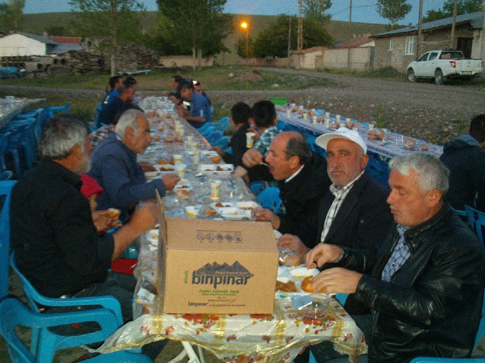 Özalp İlçesinde İftar Yemeği