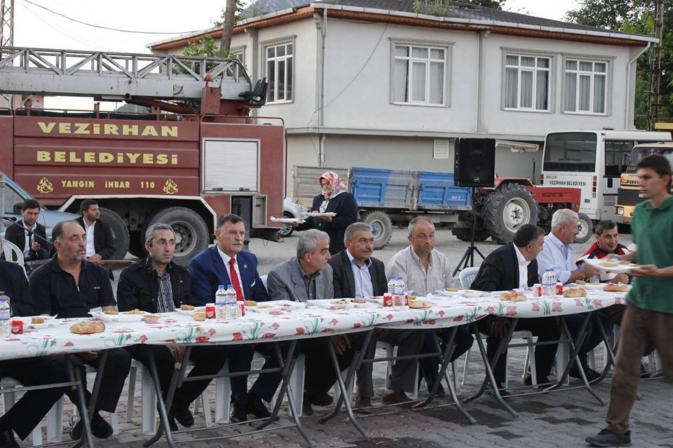 Vezirhan Belediyesinden İftar Yemeği