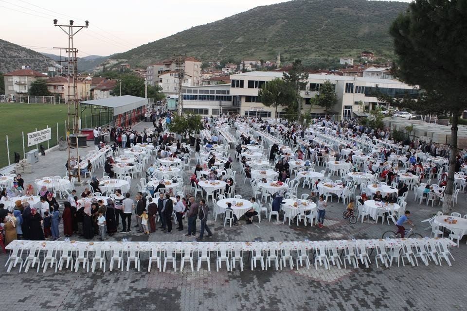 Vezirhan Belediyesinden İftar Yemeği