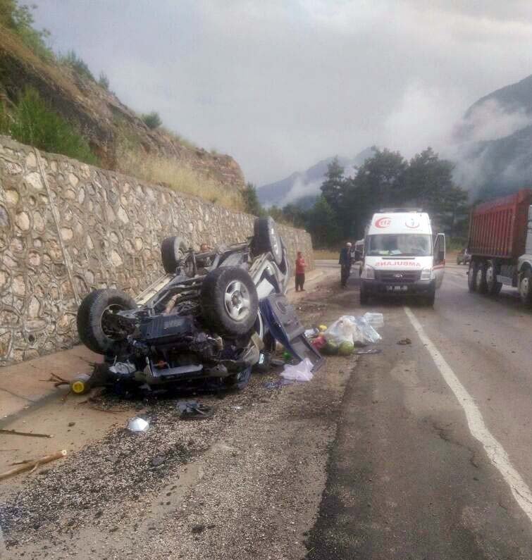 Kozan’da Trafik Kazası: 4 Yaralı