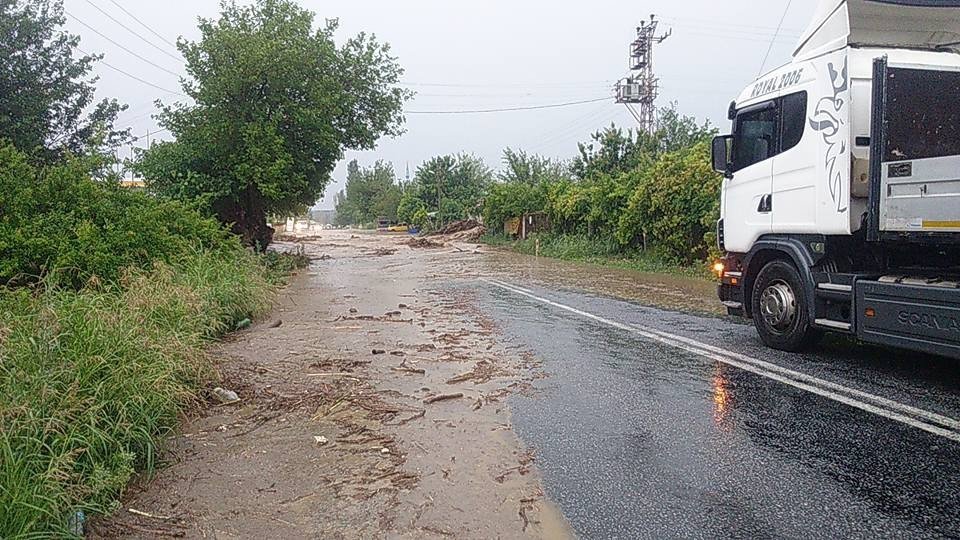 Aydın’da Yaz Yağmuru Sele Döndü