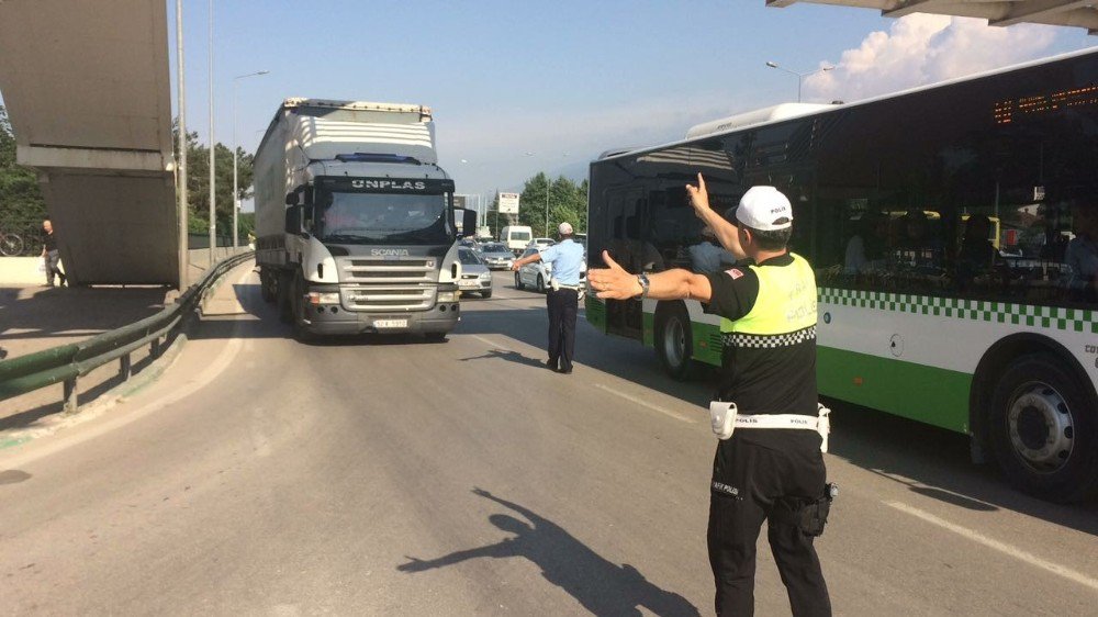 Bursa’da Kamyonlara Ceza Yağdı