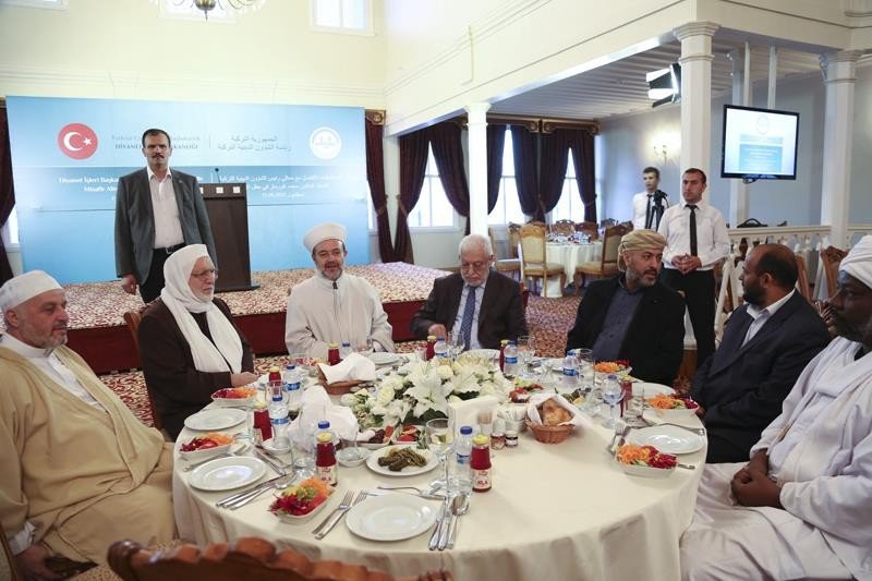 Türkiye’de Bulunan Göçmen Alimler Diyanet’in İftar Sofrasında Buluştu