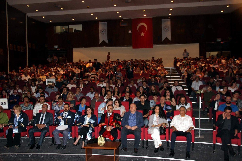 Erü Güzel Sanatlar Fakültesi’nde Mezuniyet Heyecanı