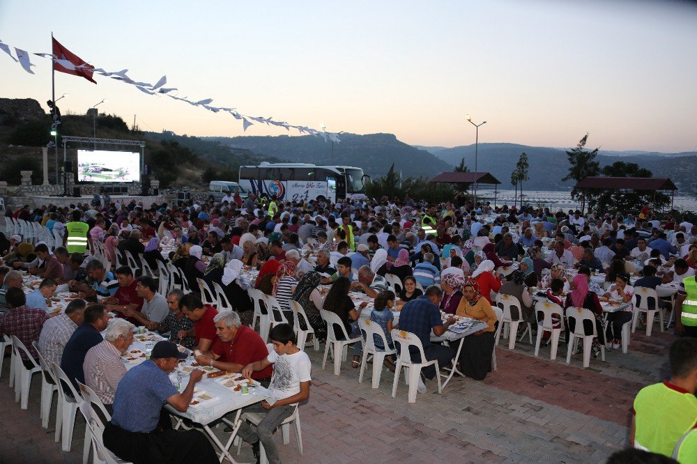 Erdemli Belediyesi, Vatandaşları Limonlu’da İftarda Buluşturdu