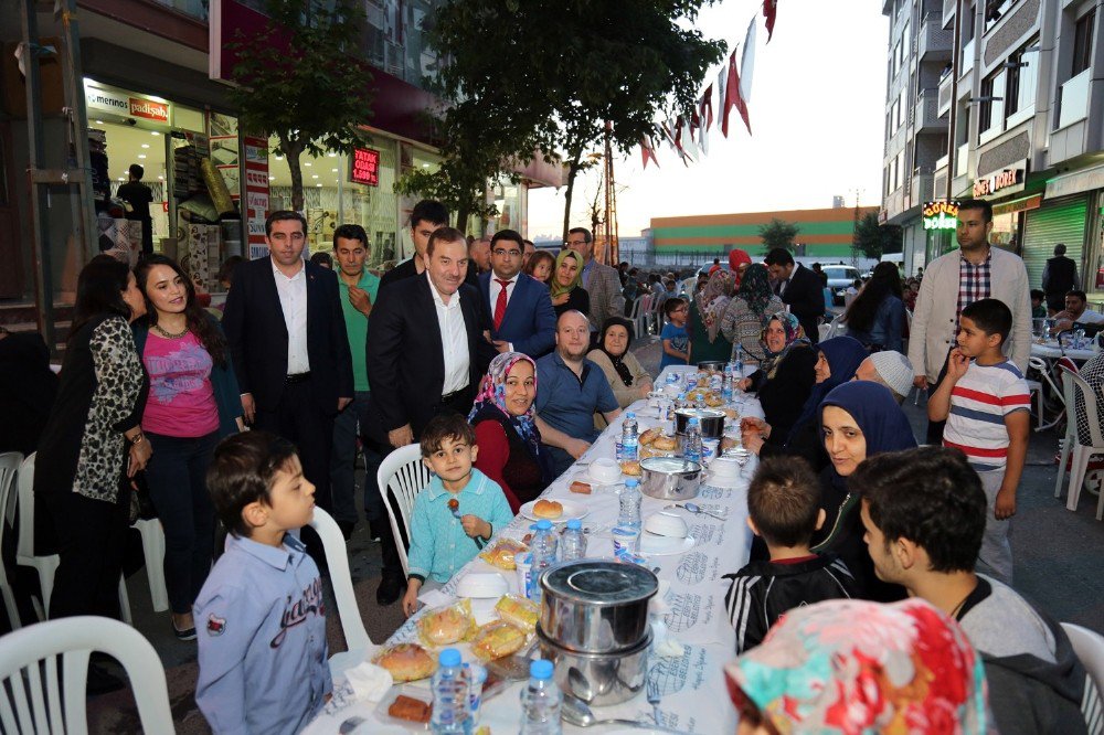 Sokak İftarları Ramazan’ın Bereketi İle Sürüyor