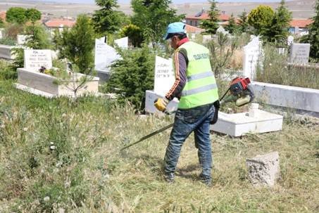 Gölbaşı’nda Mezarlıklarda Ramazan Temizliği