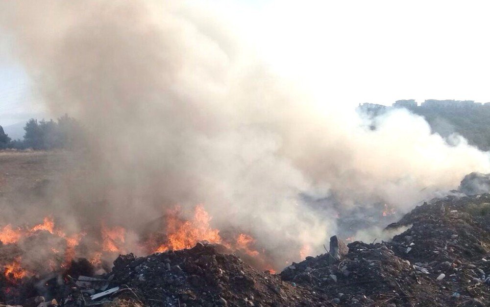 Gömeç’te Çöp Yangını Sahili Duman Altında Bıraktı