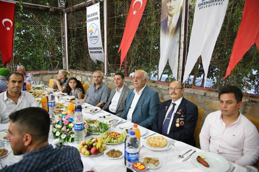 Başkan Seyfi Dingil Şehit Ve Gazi Aileleriyle İftarda Buluştu