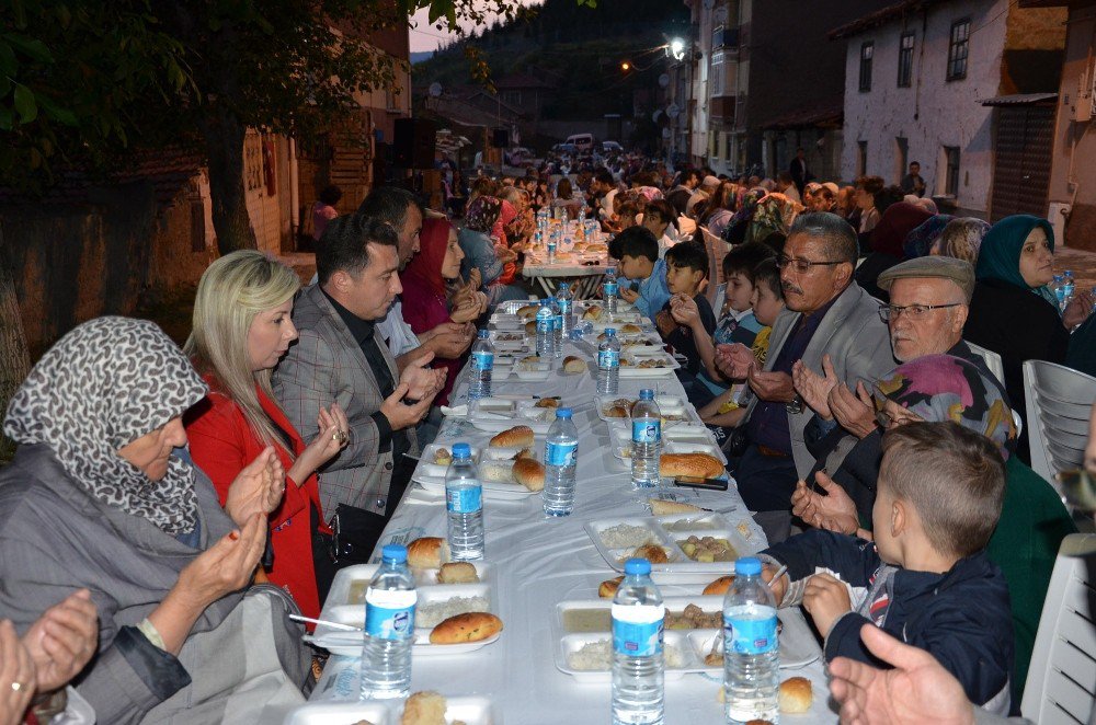 Gönül Sofrası Bu Defa Da Çarşı Mahalle’de Kuruldu