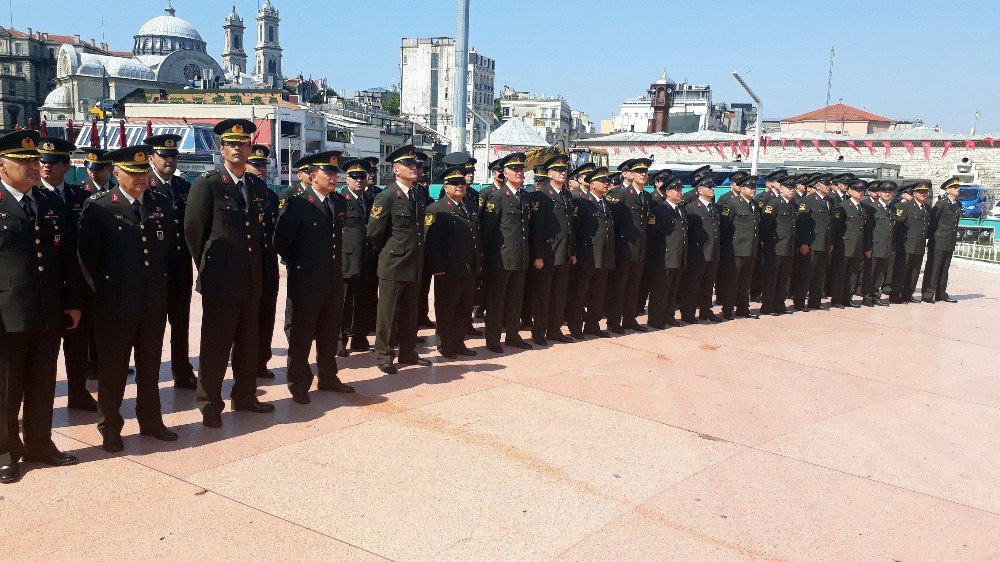 Jandarma’nın 178’inci Kuruluş Yıl Dönümünde Taksim Cumhuriyet Anıtı’na Çelenk Bırakıldı