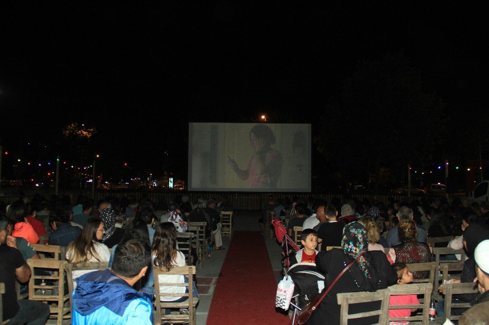 Kartal’da Nostaljik Sinema Günleri Devam Ediyor