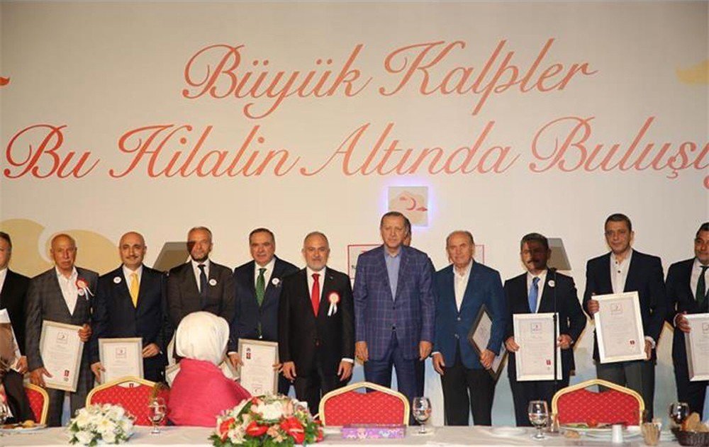 Kızılay’dan Zeytinburnu Belediyesi’ne Altın Madalya