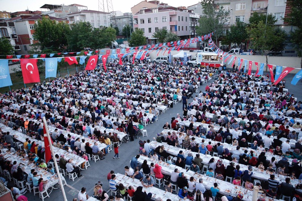 Küçükçekmece Mahalle İftarları Devam Ediyor