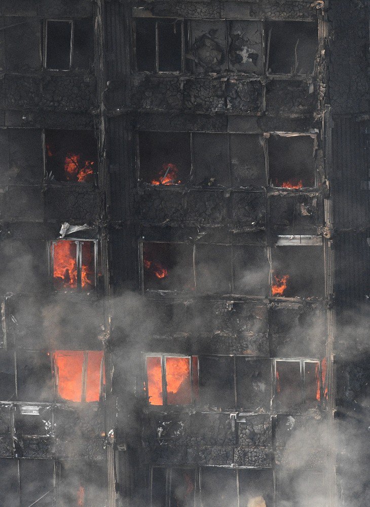 Londra’da 27 Katlı Binada Çıkan Yangında Ölenler Var