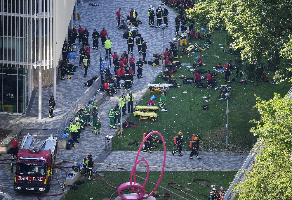 Londra’da 27 Katlı Binada Çıkan Yangında Ölenler Var