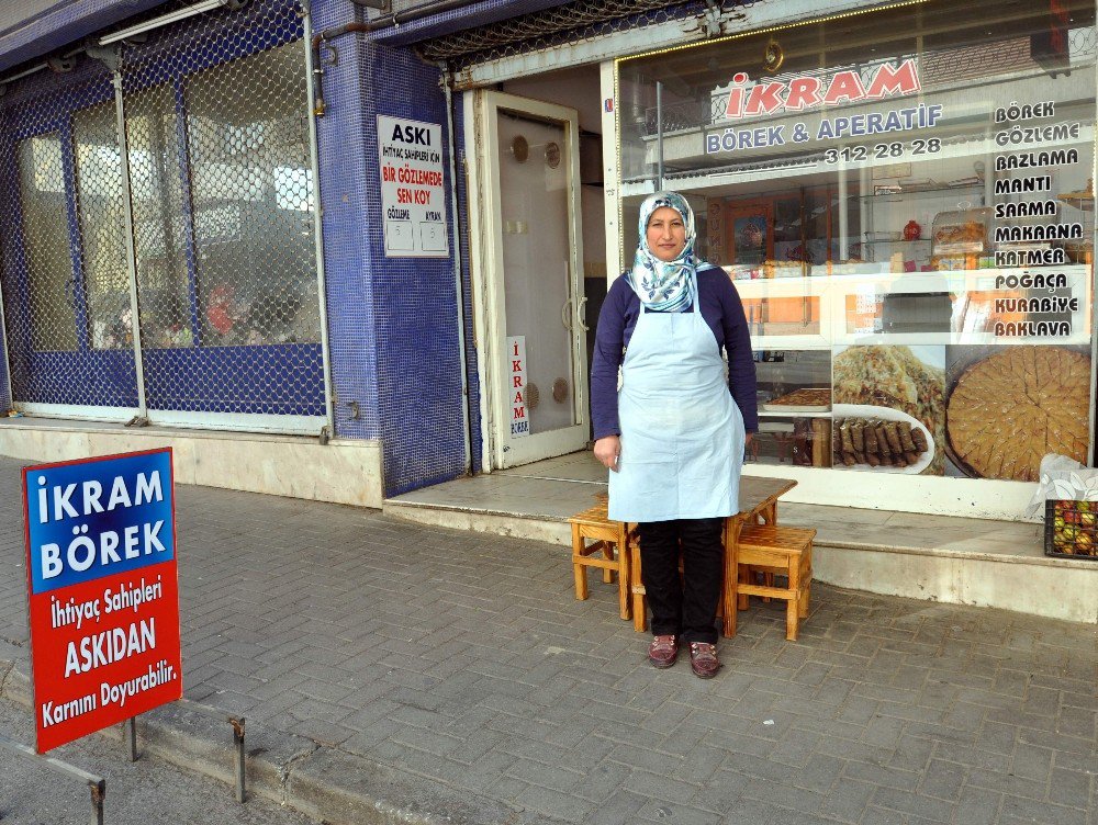 Bu Askıda Börek, Baklava Ve Gözleme Bedava