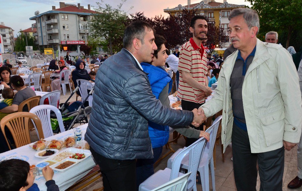 Başkan Çetin Bin Kişiyi İftarda Ağırladı