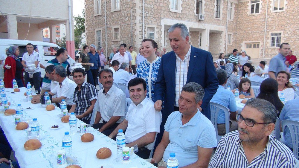 Silifke Kaymakamı Şevket Cinbir, Muhtarlara İftar Yemeği Verdi