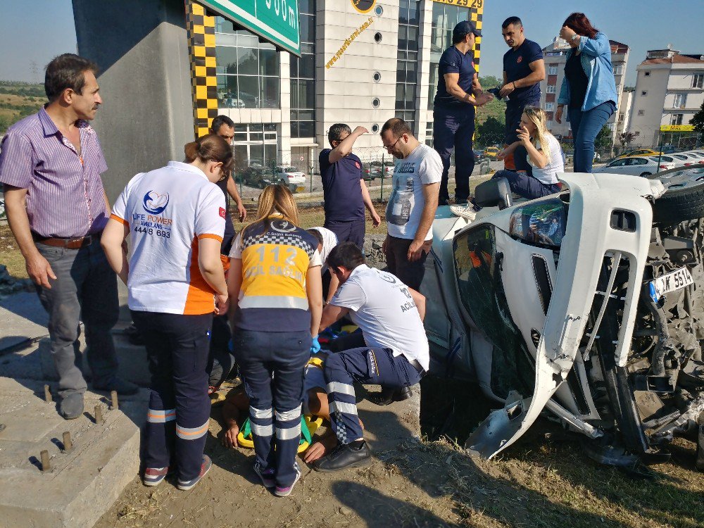 Tem’de Meyve Yüklü Kamyonetin Şarampole Yuvarlanması Güvenlik Kamerasında