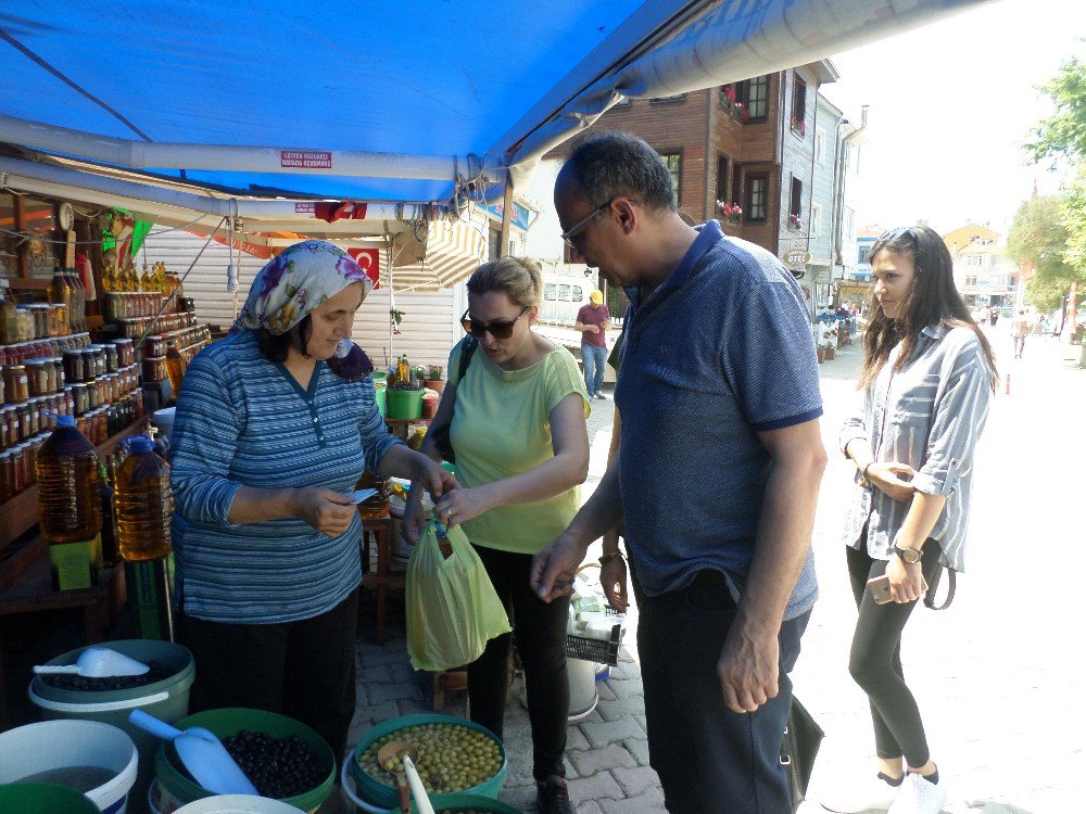 Trilye’de Kurulan Zeytin Ve Zeytin Ürünleri Pazarı İlgi Görüyor