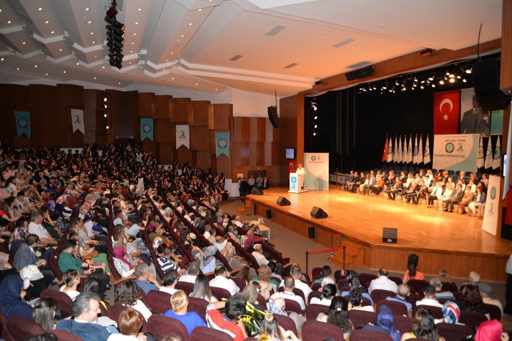 Uludağ Üniversitesi’nde Mezuniyet Heyecanı