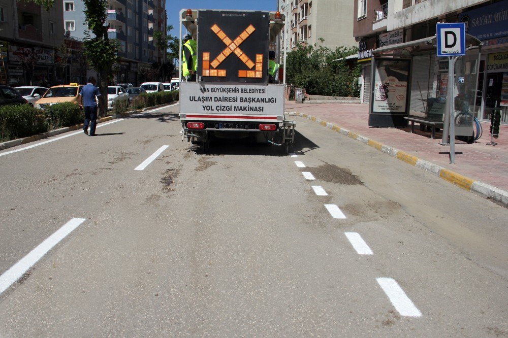 Van’da Yol Çizgi Ve İşaret Boyaları Yenileniyor