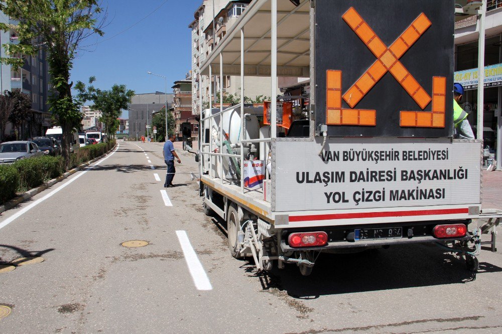 Van’da Yol Çizgi Ve İşaret Boyaları Yenileniyor