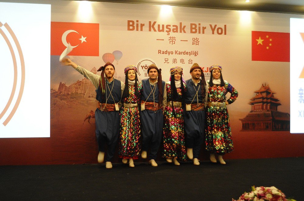 Bağlama İle Dutar, Türkü İle Nakşa, Radyo Kardeşliğinde Buluştu