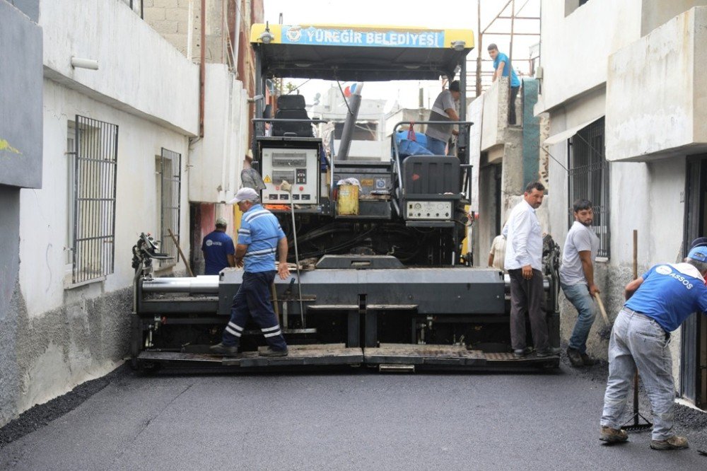 Yüreğir’de Yol Çalışmaları Devam Ediyor