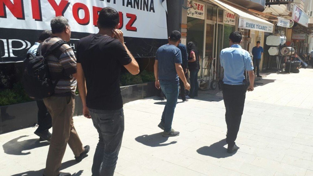 Binalarda Dilencilik Yapan Kadın Polis Tarafından Yakalandı