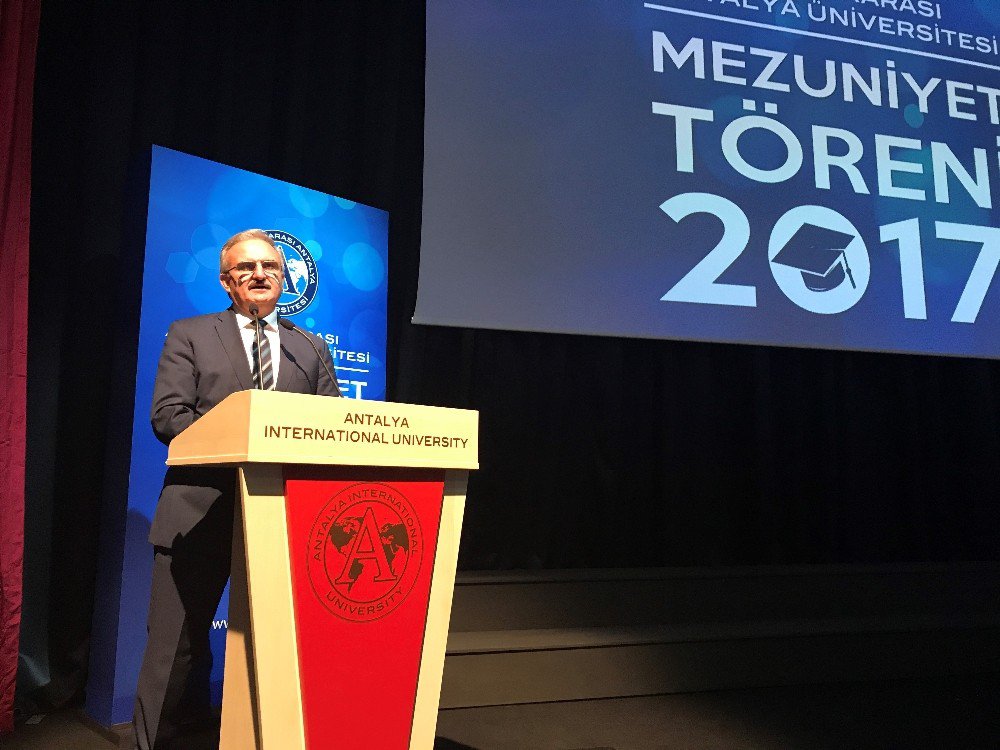 Uluslararası Antalya Üniversitesi İlk Mezunlarını Verdi