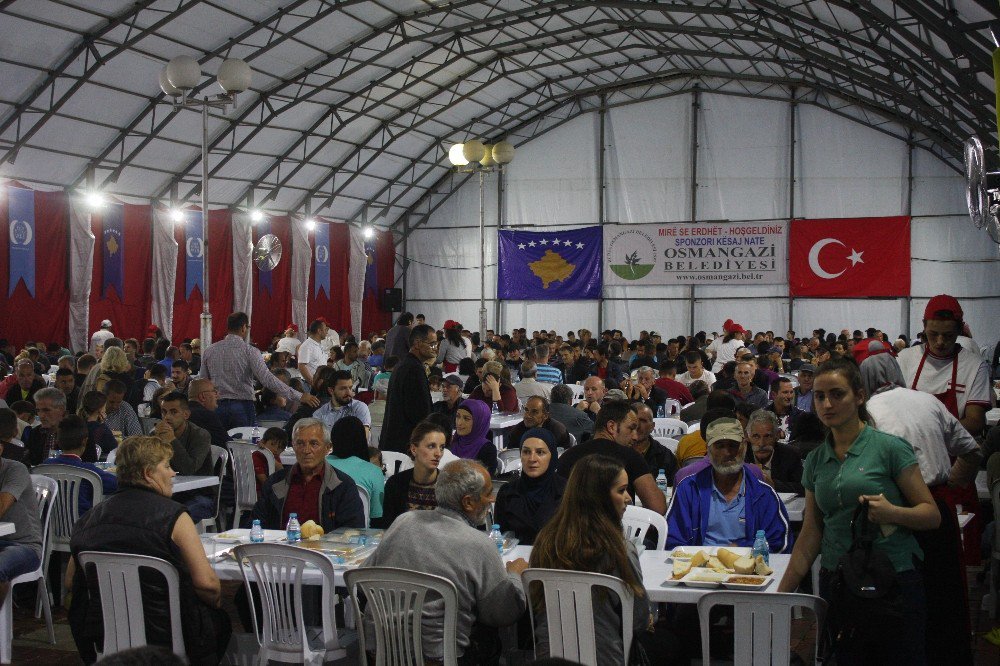 Osmangazi Belediyesi’nden Kosova’da Binlerce Kişiye İftar