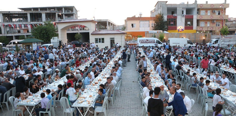 Büyükşehir Bozova’da İftar Yemeği Verdi