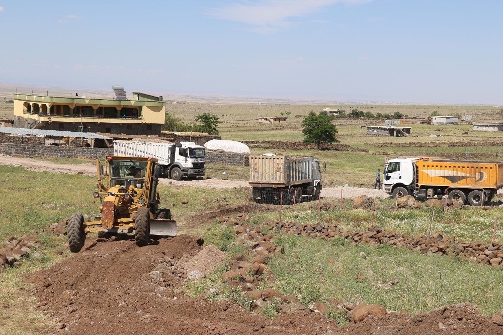 Bağlar Belediyesi Bir Mahallenin Daha Yolunu Yaptı