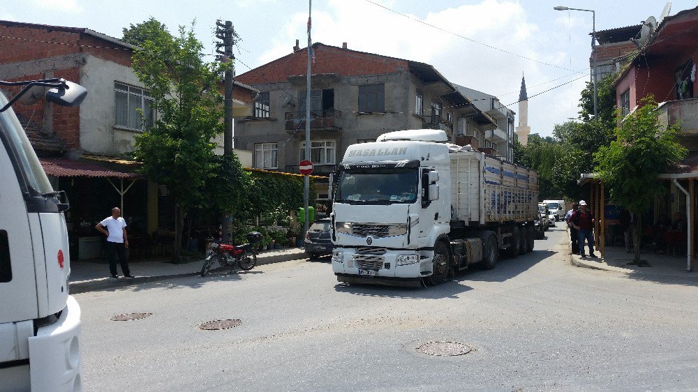 Hafriyat Kamyonları Tehlike Saçmaya Devam Ediyor