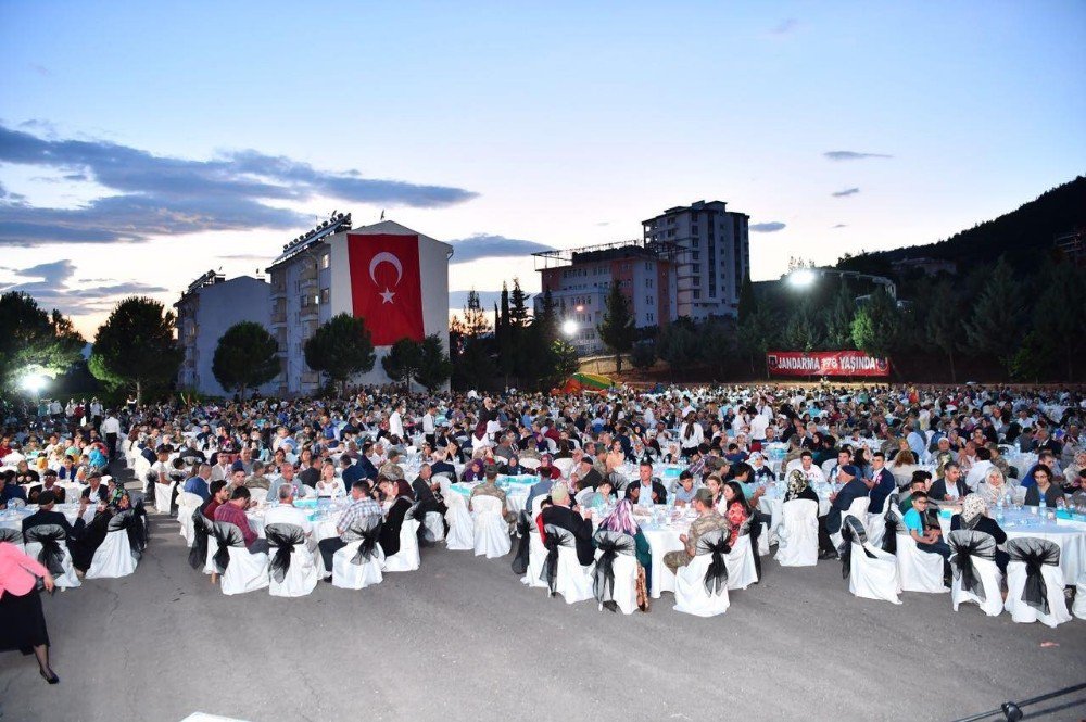 Onikişubat Belediyesi’nden Şehit Aileleri Ve Gazilere İftar