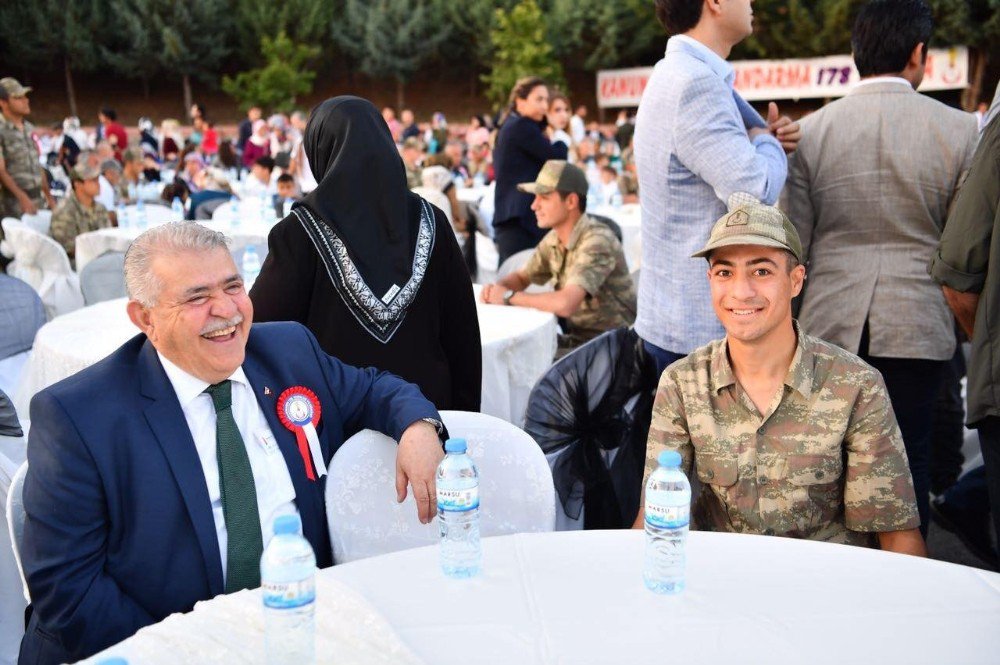 Onikişubat Belediyesi’nden Şehit Aileleri Ve Gazilere İftar