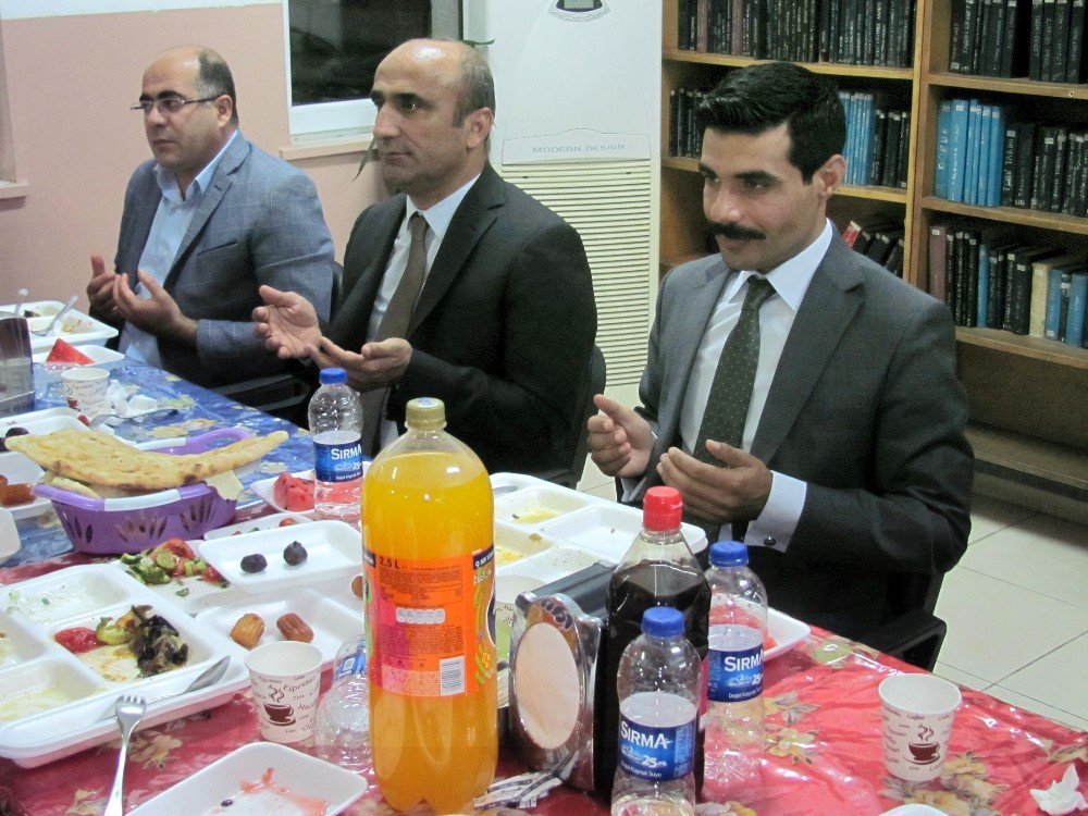 Kaymakam Asker Ve Güvenlik Korucuları İle İftar Yaptı