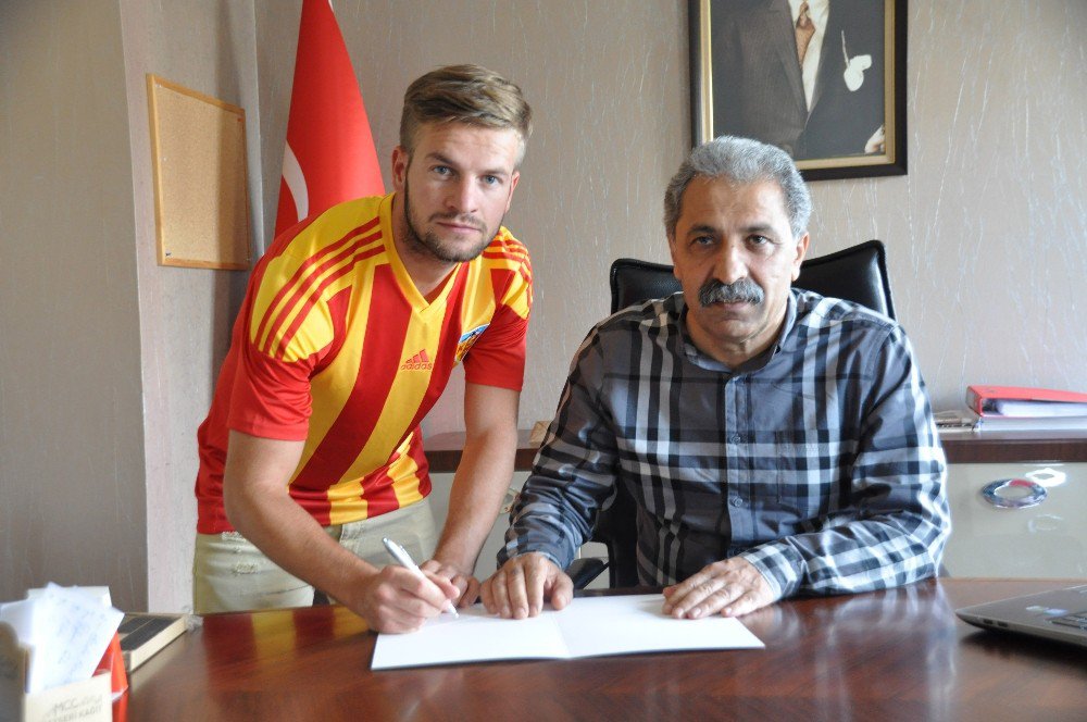 Kayserispor İki Gurbetçi Futbolcu İle Sözleşme İmzaladı