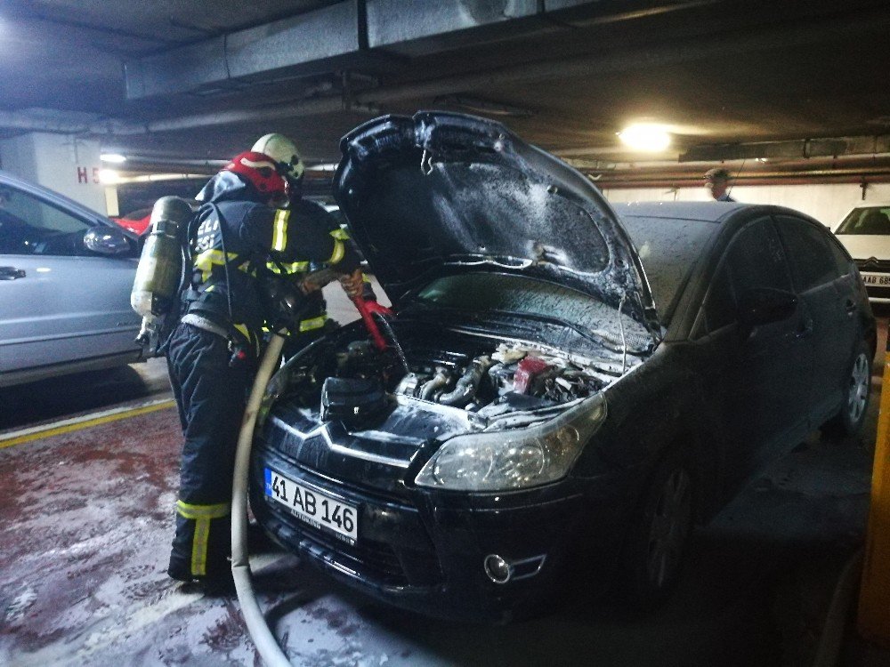 Otoparkta Çıkan Yangın Korkuttu