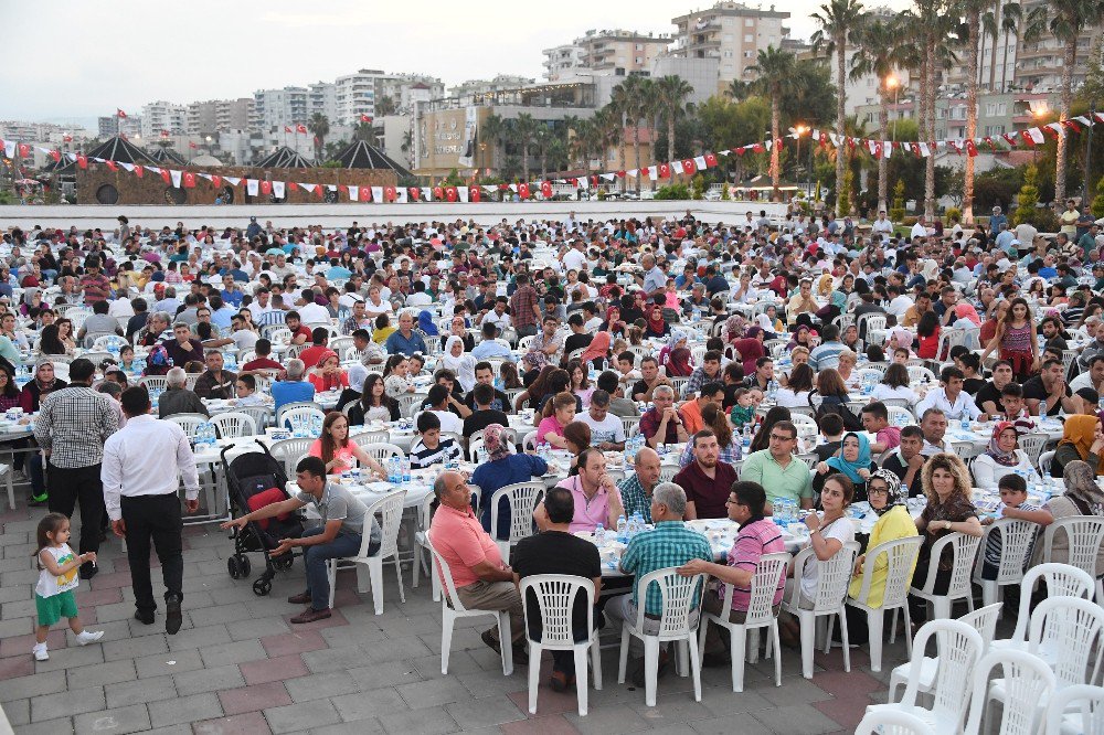 Büyükşehir, İftar Sofrasını Erdemli’de Kurdu