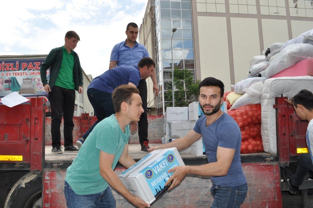 Birlik Vakfı, Bayır Bucak Türkmenlerine 1 Tır Yardım Gönderdi