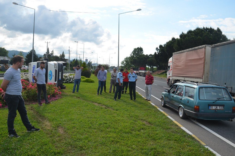 Öğretmenleri Taşıyan Minibüs Kaza Yaptı: 4 Yaralı