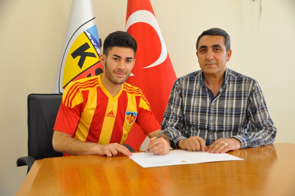 Kayserispor İki Gurbetçi Futbolcu İle Sözleşme İmzaladı