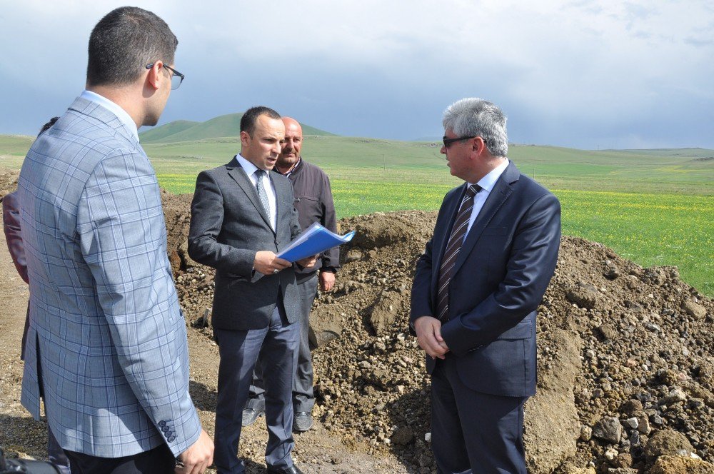 Vali Doğan, Köy Yollarında İncelemede Bulundu