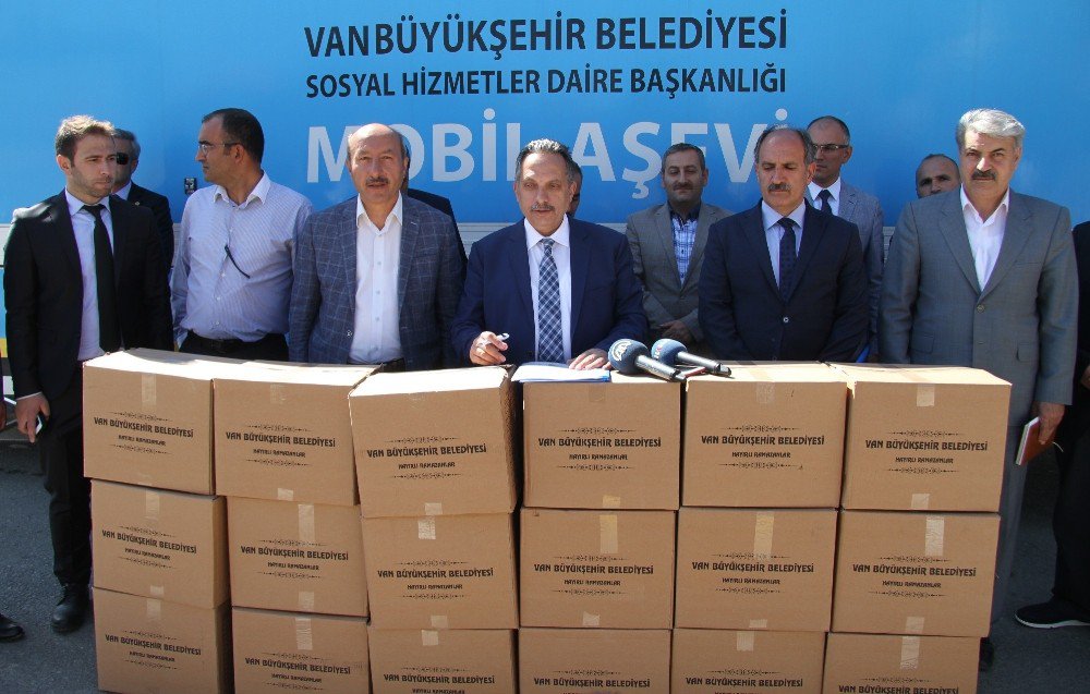 Van Büyükşehir Belediyesinden 2 Bin 500 Aileye Yardım