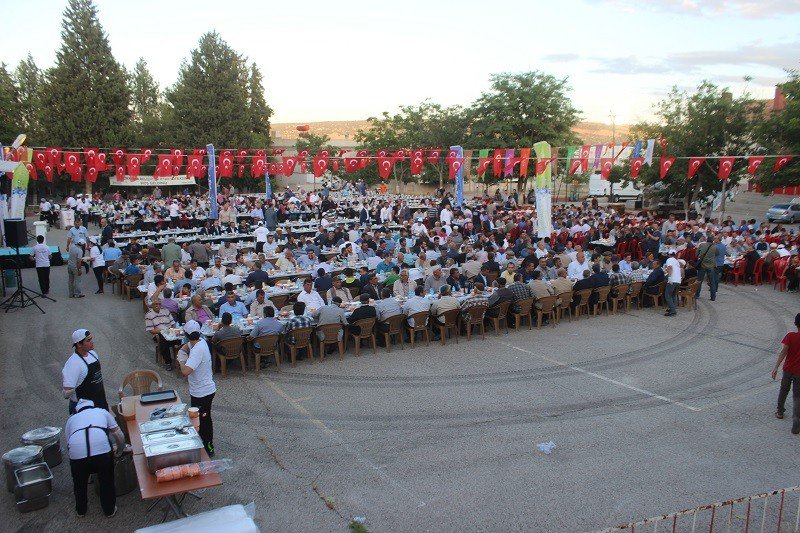 Yavuzeli Belediyesinde İftar Ve Şenlik Devam Ediyor