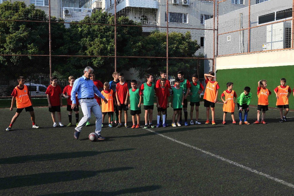 Karşıyaka’da Çocukları Eğlendirip Öğretecek Yaz Tatili