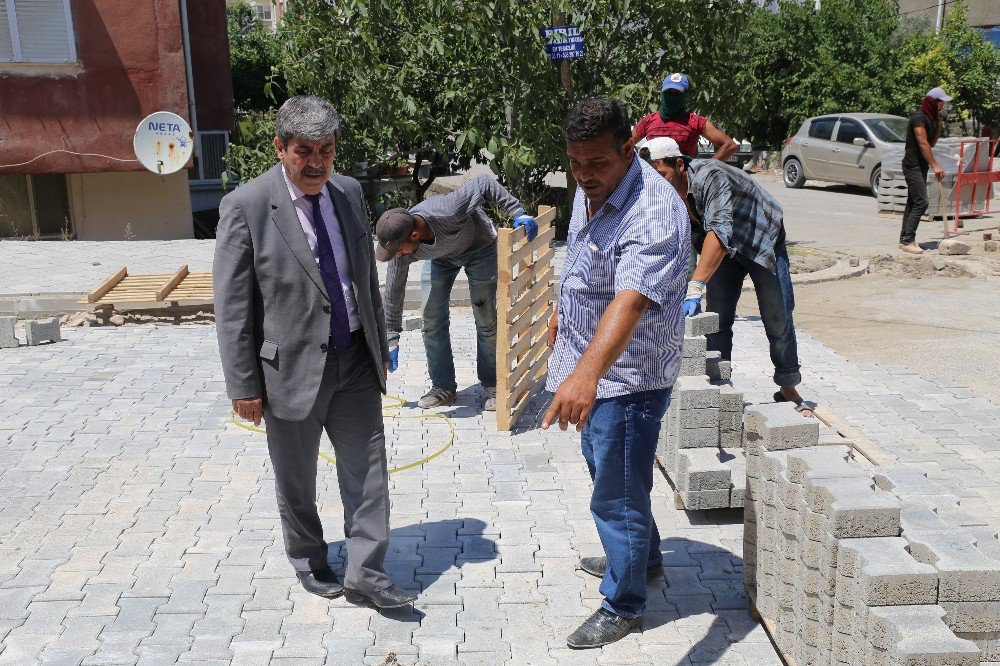 Burhaniye’de Eski Mahallelere Yeni Yollar Yapılıyor